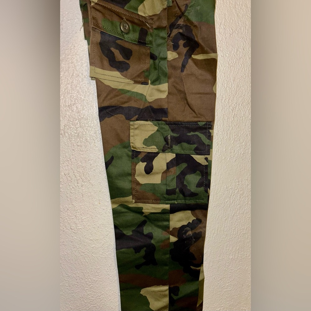 Kids Green Camo Cargo Pants | Size 8  Adjustable Waist | Like New